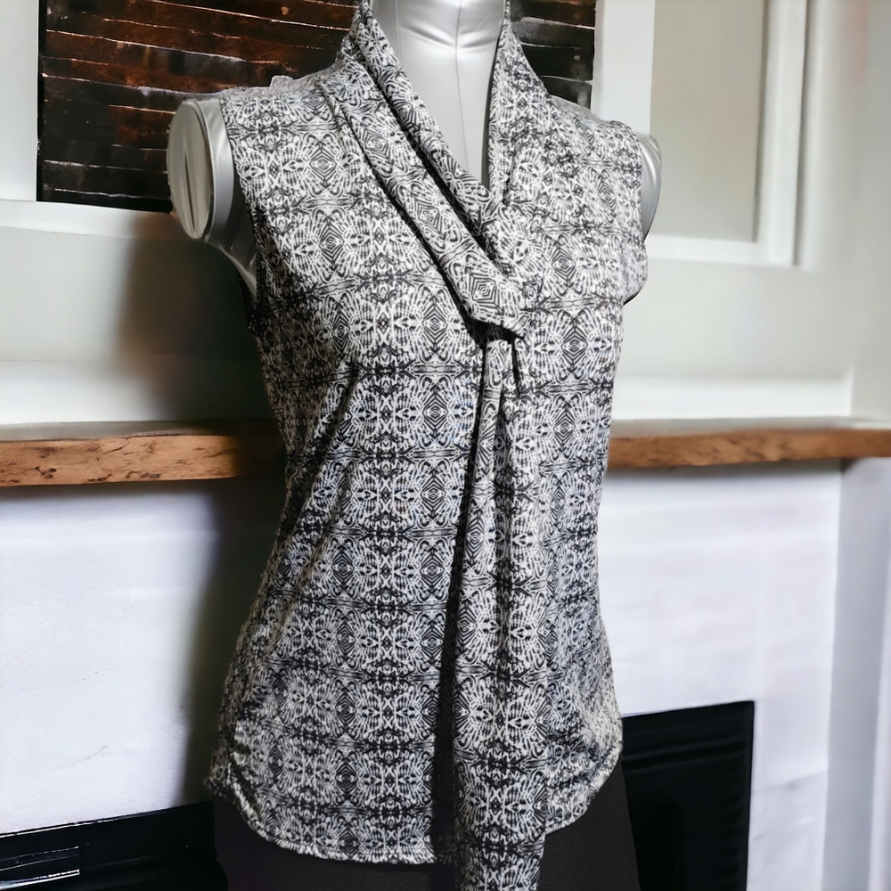 PINC | ✨♠️ Black & White Sleeveless Blouse w/ Attached Scarf  | EUC ✨ size L